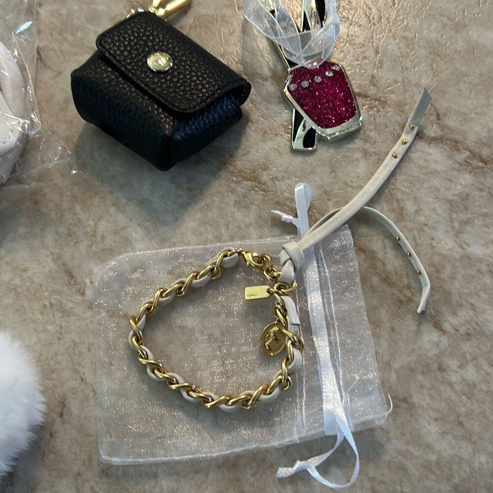 Bundle of Keychains - Picture 4 of 4